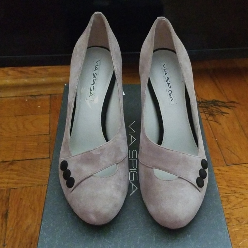 Via Spiaga pump heel, size 7.5